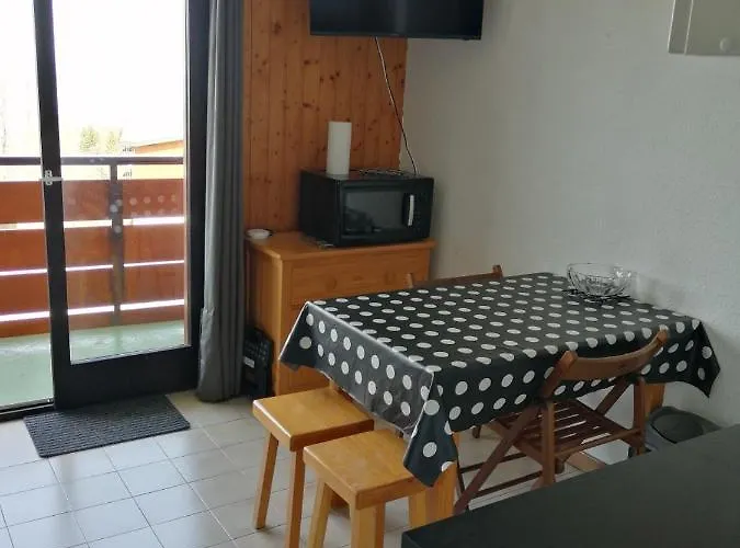 Le Balcon Des Memises